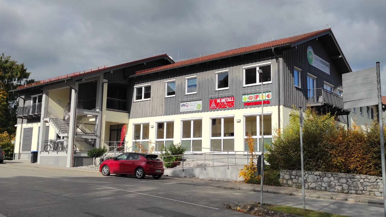 Rigicenter in Peißenberg mit dem Eingang der IG Metall Geschäftsstelle