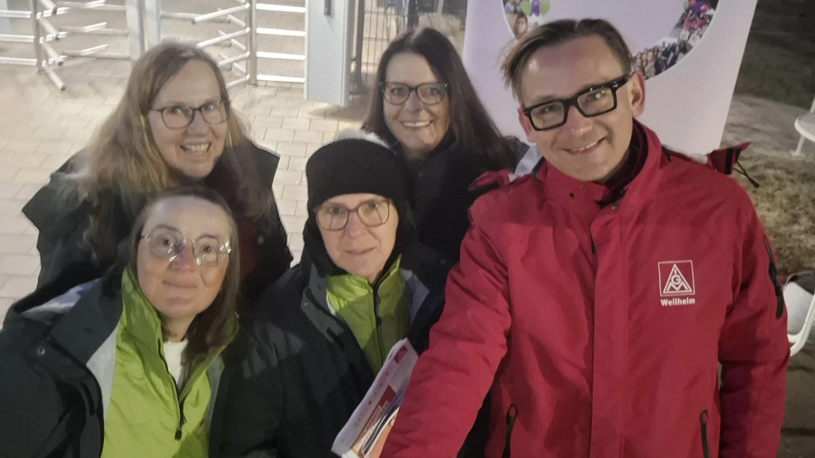 Das Aktionsteam 2 bei der Toraktion beim Hirschvogel Denklingen bei der Frühaktion zum Weltfrauentag und zur BR-Wahl