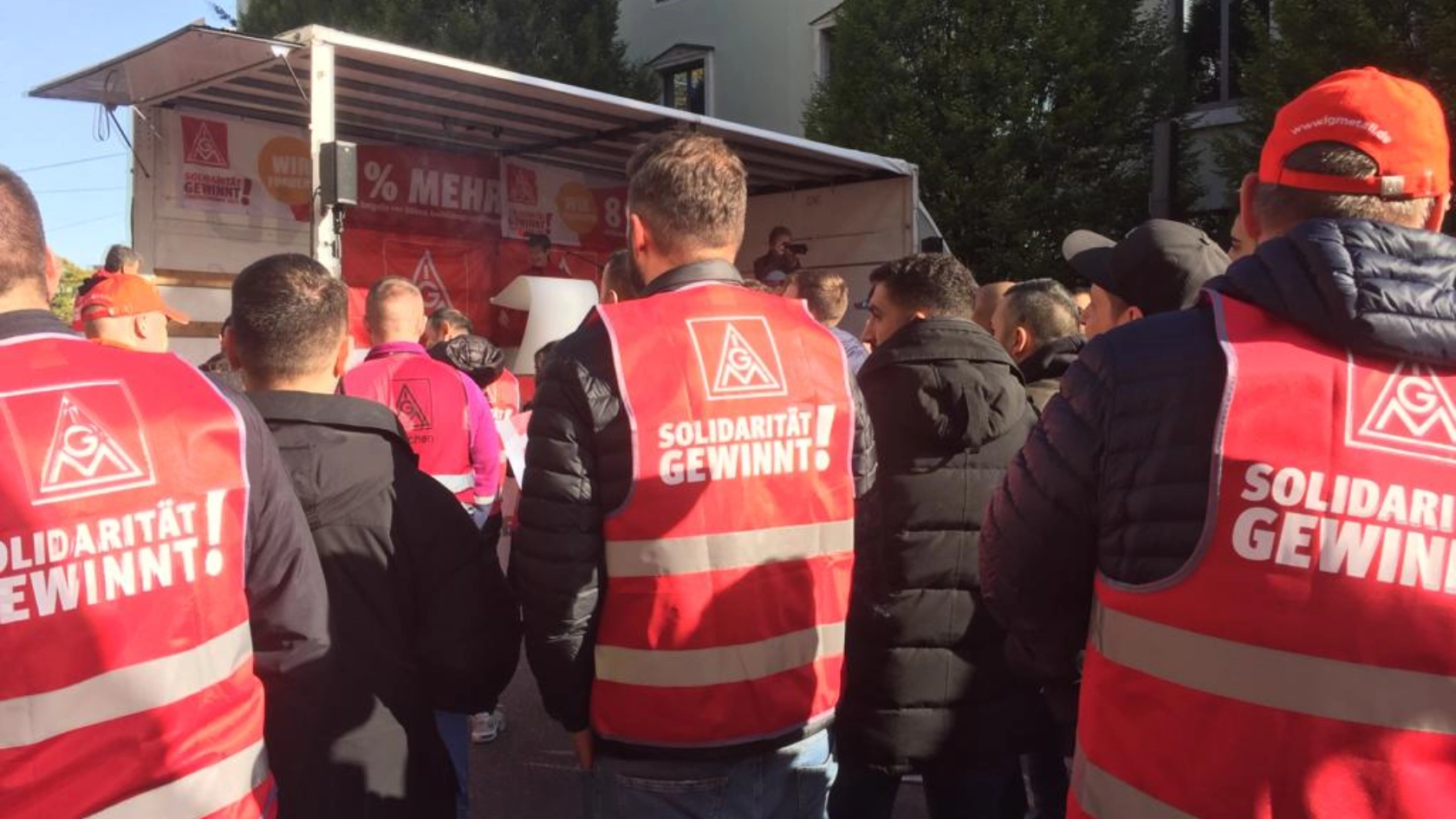 Kundgebung an der Tarifaktion zum zweiten Verhandlungstag in München