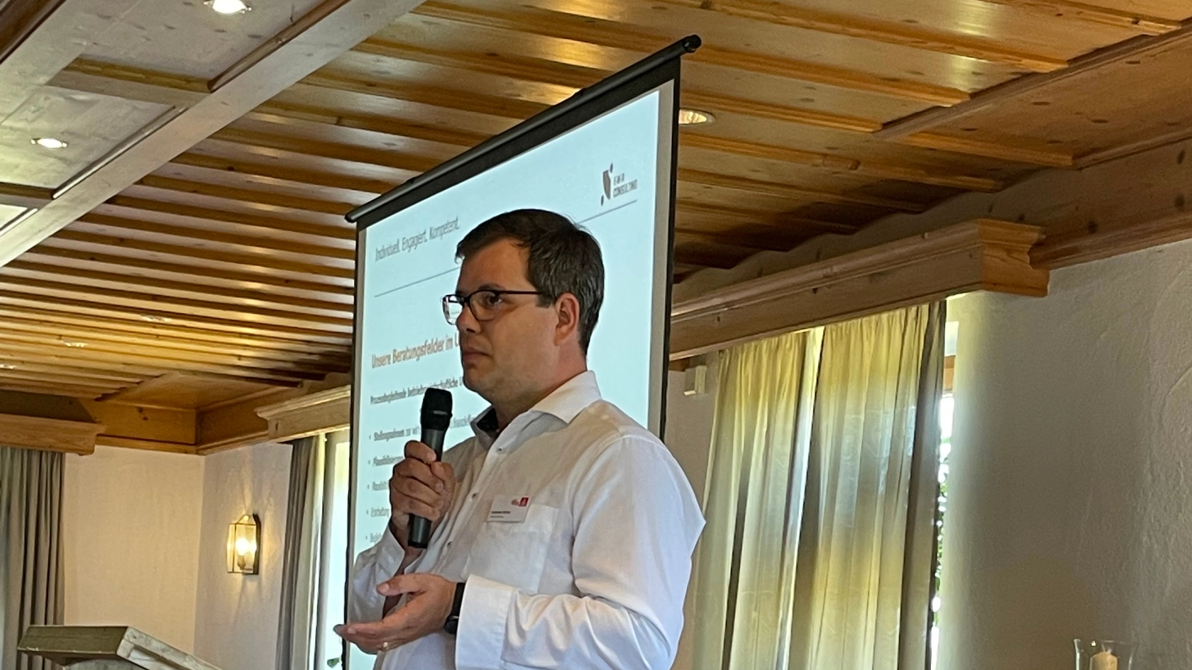 Andreas Schur von EWR Consulting beim BR Empfang 2022 in Paterzell