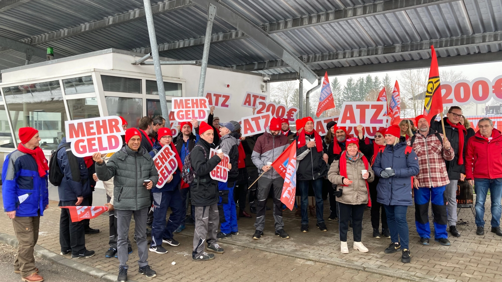 Tarifrunde Textil & Bekleidung 2023 - Warnstreik der Frühschicht bei DBI in Schongau