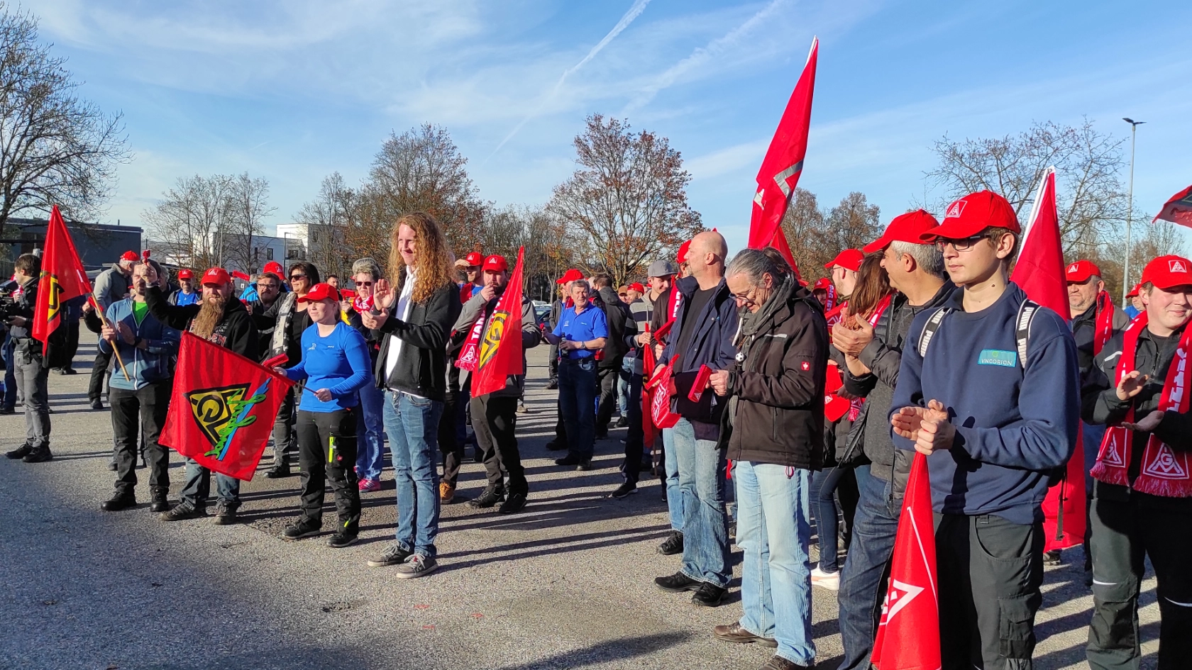 Metaller beim Warnstreik in Weilheim Bild 1