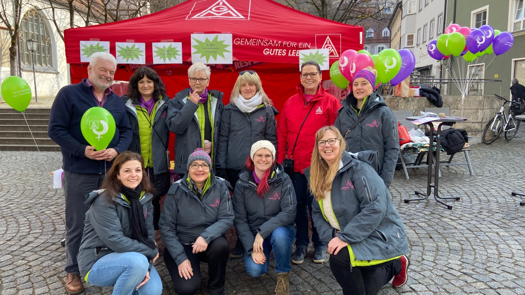 Weilheimer Metallerinnen veranstalten Aktionstag auf dem Marienplatz in Landsberg am Lech - 04. März 2023