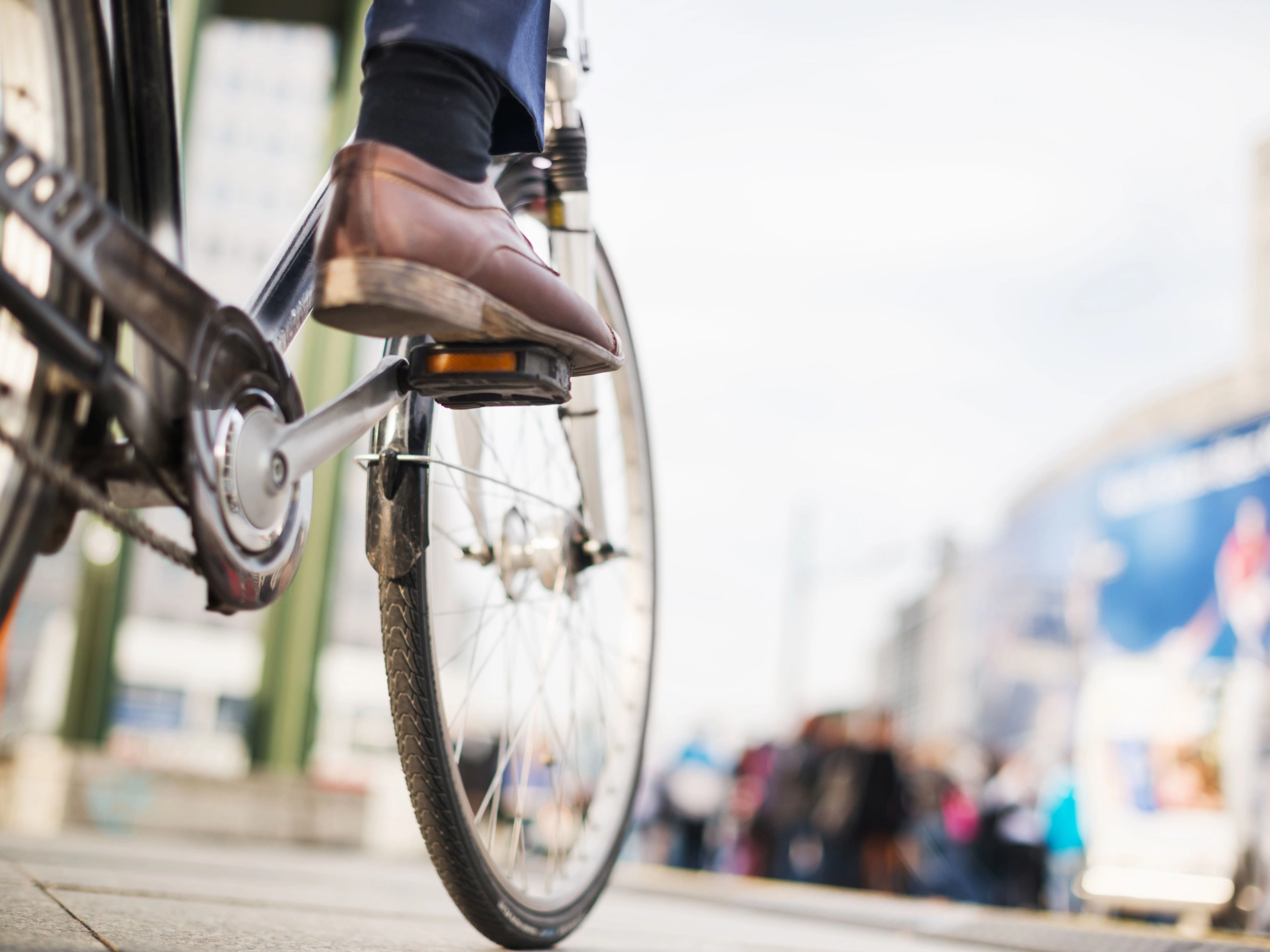 Auf dem Bild ist ein Vorderrad eines Rades zu erkennen.