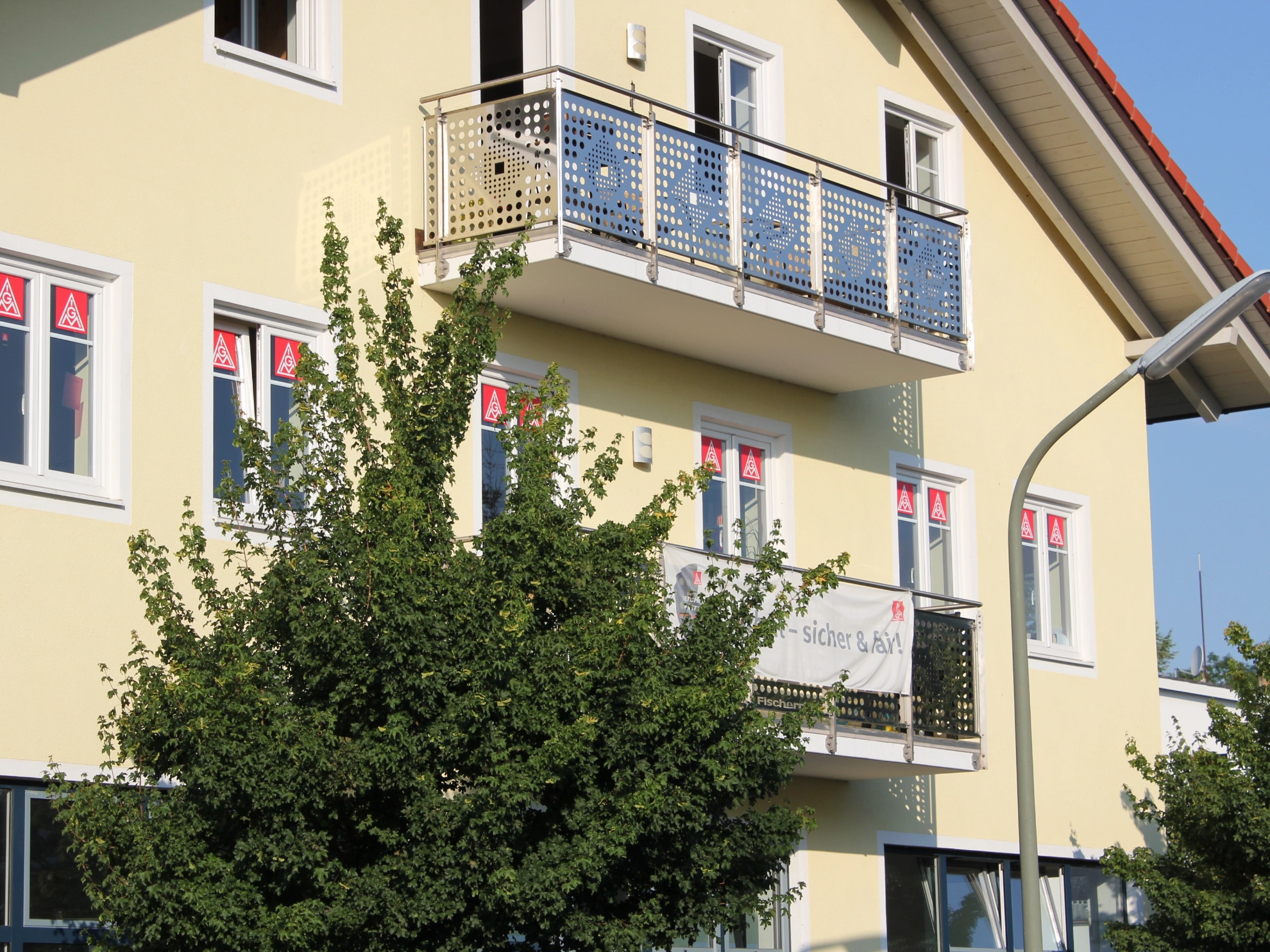 Bilder vom Büro der IG Metall Weilheim in der Seitenansicht