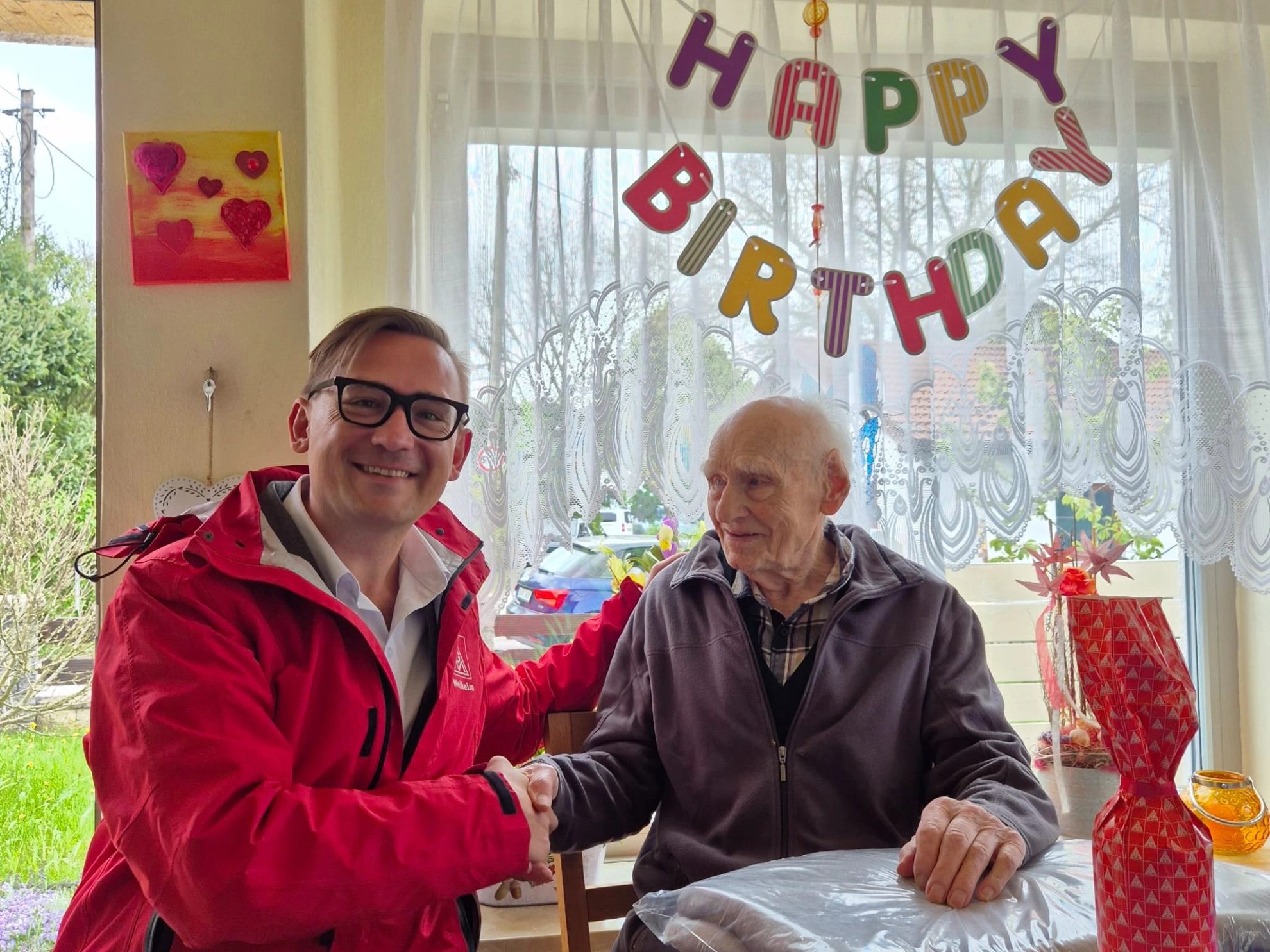 Bild vom 100. Geburtstag von Max Fischer zusammen mit dem Gratulanten Karl Musiol von der IG Metall Weilheim