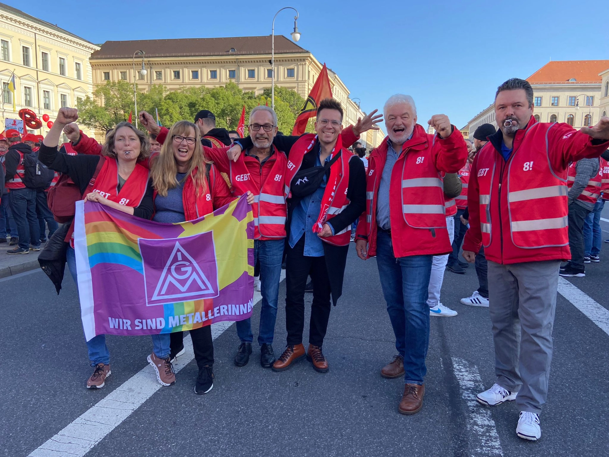 Auch die IG Metall Weilheim ist bei der Tarifaktion zum zweiten Verhandlungstag in München mit vertreten