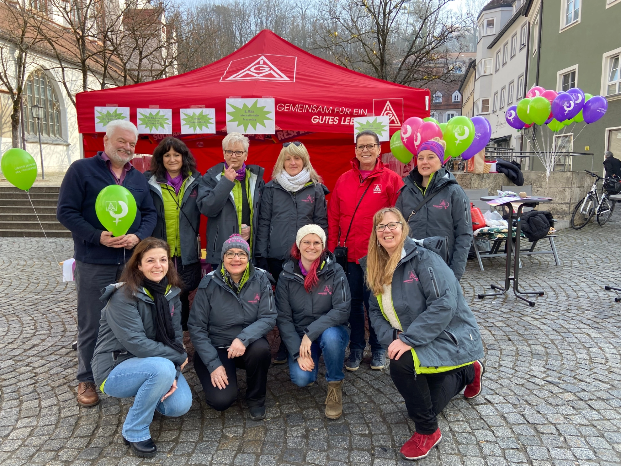 Weilheimer Metallerinnen veranstalten Aktionstag auf dem Marienplatz in Landsberg am Lech - 04. März 2023