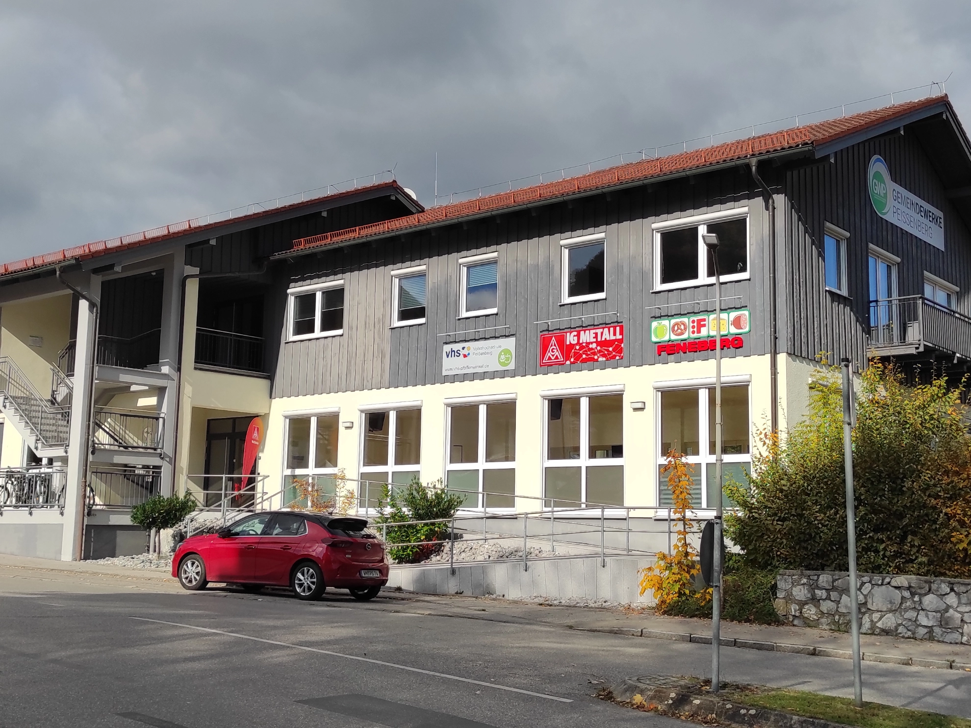 Rigicenter in Peißenberg mit dem Eingang der IG Metall Geschäftsstelle