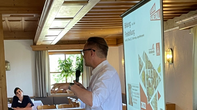 Karl Musiol referiert auf dem BR-Empfang 2022 in Paterzell