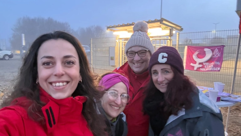 Aktionsteam 1 des Frauenteams bei der Toraktion in der Früh beim Hirschvogel in Denklingen zum Weltfrauentag und zur BR-Wahl