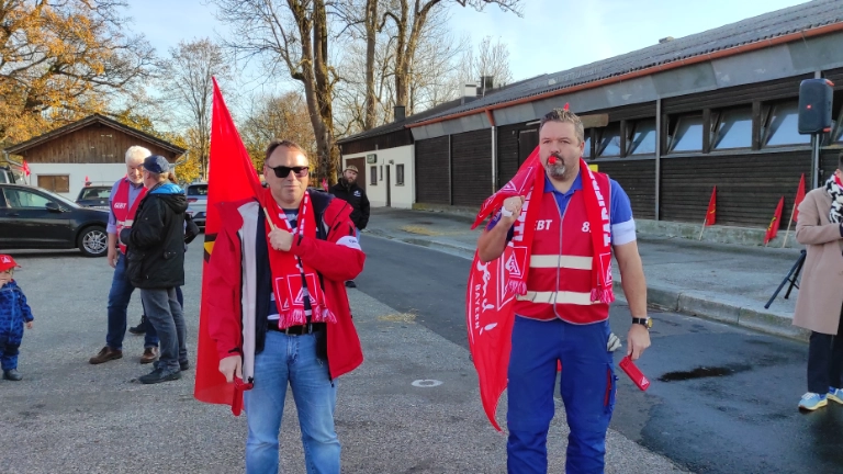 Wacky und Tobi beim zentralen Warnstreik auf dem Festplatz in Weilheim