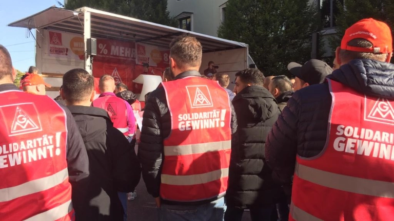Kundgebung an der Tarifaktion zum zweiten Verhandlungstag in München