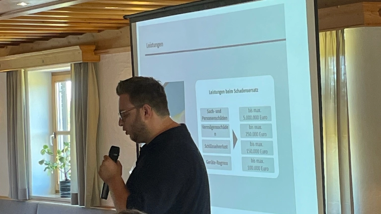 Patrick Rosteck von der GUV/Fakulta referiert auf dem BR Empfang 2022 in Paterzell