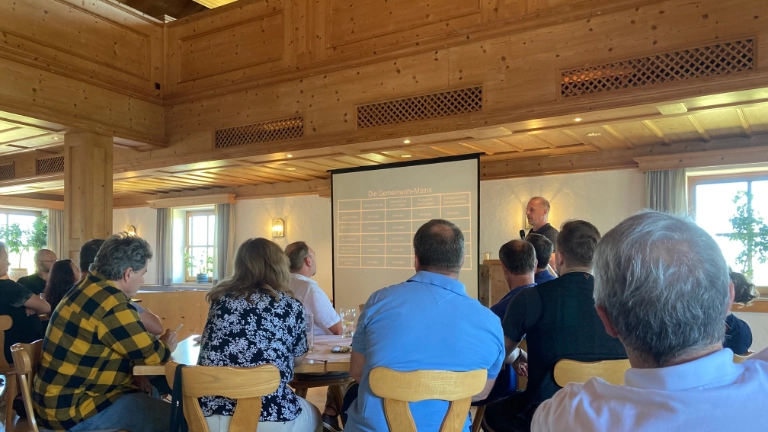 Jörn Wiedemann von der Gemeinwohl-Ökonomie Bayern referiert auf dem BR Empfang 2022 in Paterzell