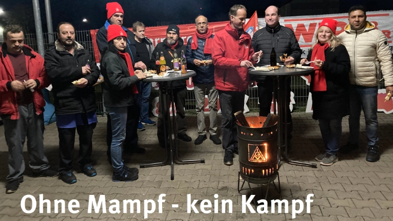 Kollegen der Spätschicht beim zweiten Warnstreik bei DBI Schongau