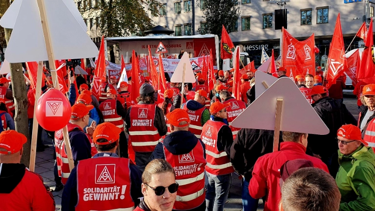 Verhandlungsbegleitende Tarifaktion in Augsburg zur M+E-Tarifrunde 2022