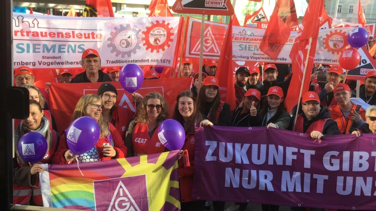 Frauenpower auf der Tarifaktion in Augsburg Oktober 2022