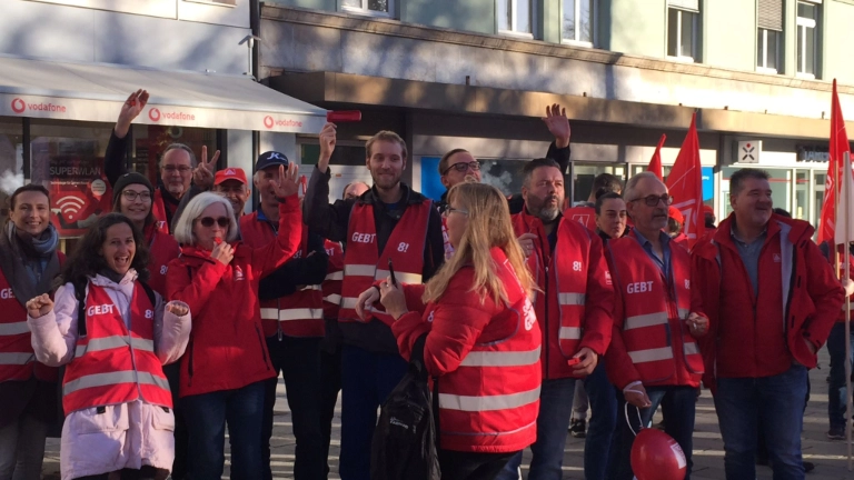 Weilheimer*innen auf dem Königsplatz in Augsburg, Tarifaktion zur dritten Verhandlungsrunde, Tarifrunde M+E-Industrie