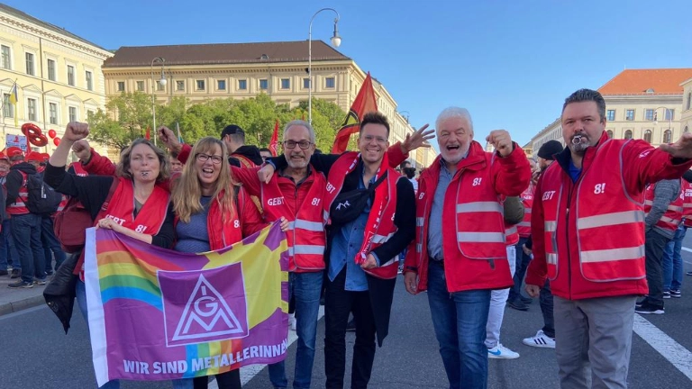 Kollegen von der IG Metall Weilheim auf der Tarifaktion zum zweiten Verhandlungstag in München